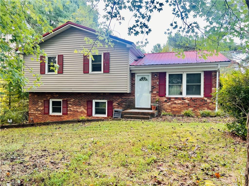 270 Woodcreek Drive Property Photo 1