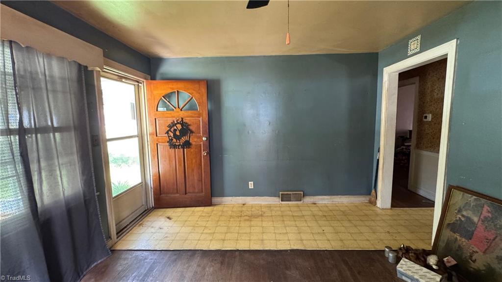 3357 Rosemont Avenue Property Photo 3