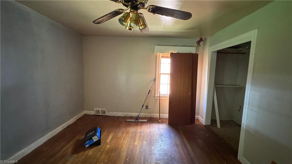 3357 Rosemont Avenue Property Photo 5