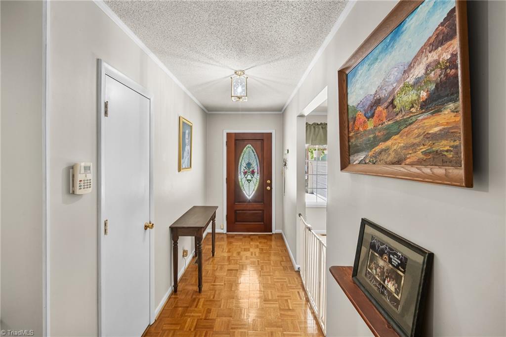 5 Windsor Circle Property Photo 6