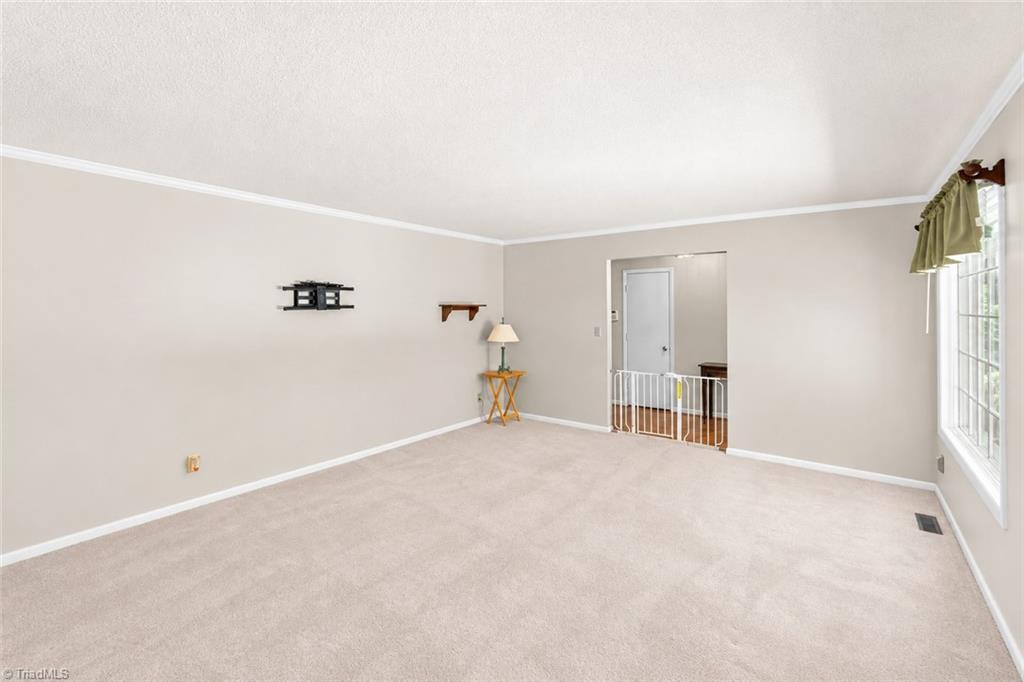 5 Windsor Circle Property Photo 8