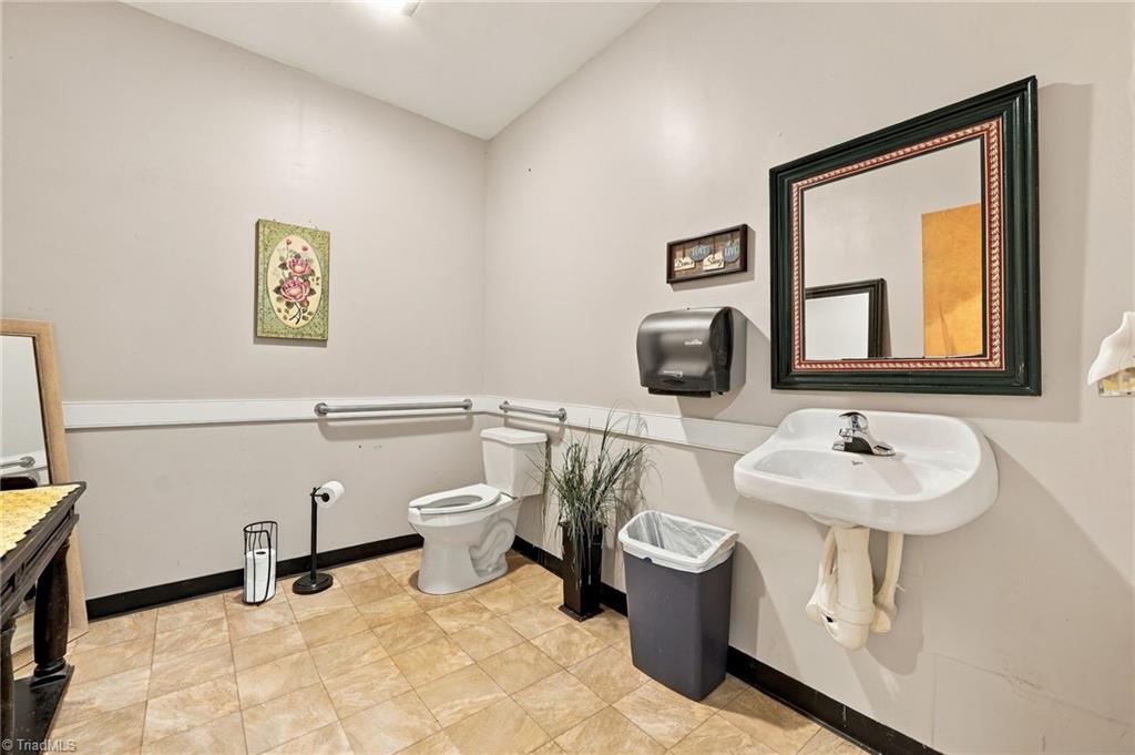 219 S Scales Street Property Photo 22