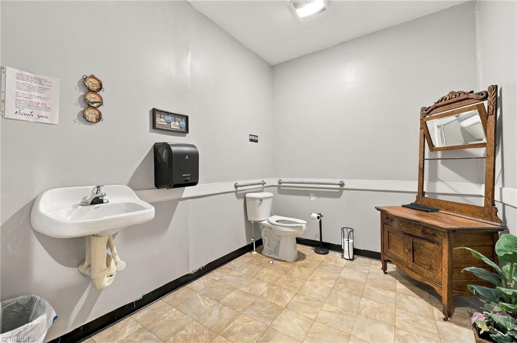 219 S Scales Street Property Photo 24