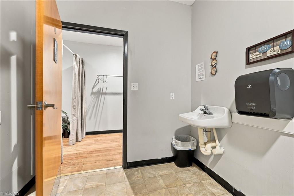 219 S Scales Street Property Photo 25