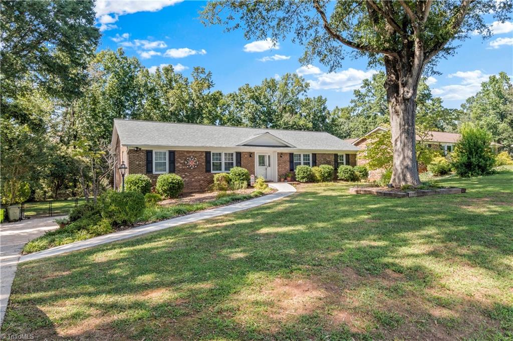 170 Queens Court Property Photo 3