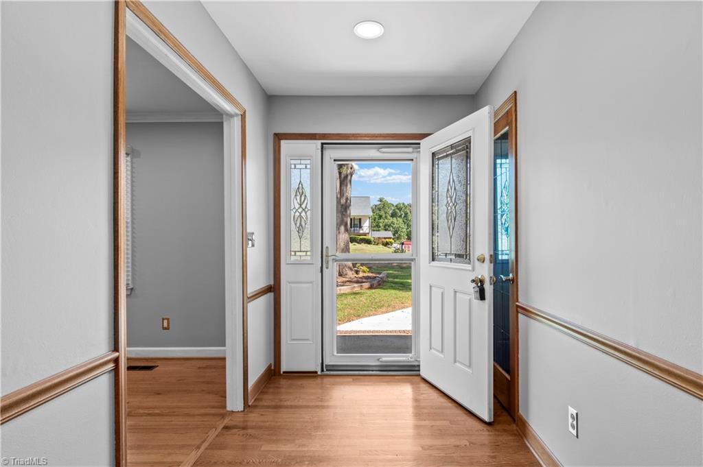 170 Queens Court Property Photo 4