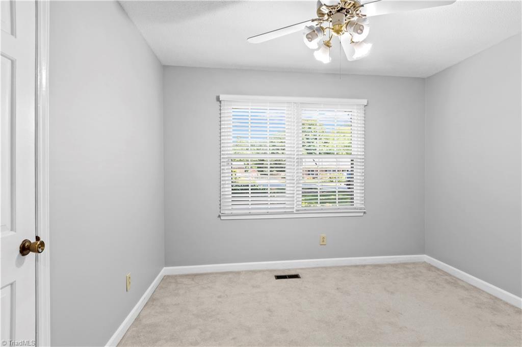 170 Queens Court Property Photo 22