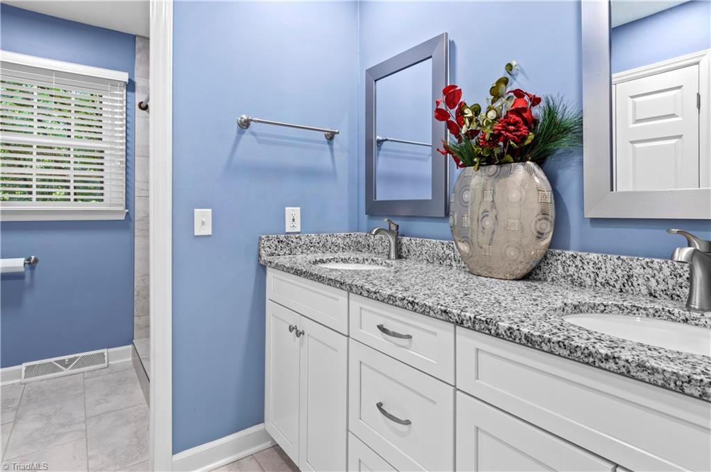 170 Queens Court Property Photo 23