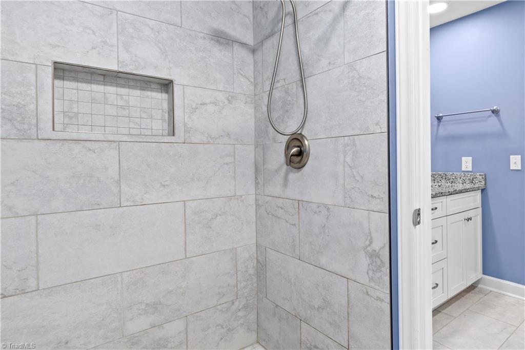 170 Queens Court Property Photo 24