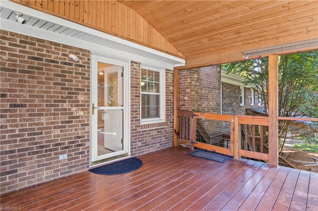 170 Queens Court Property Photo 28