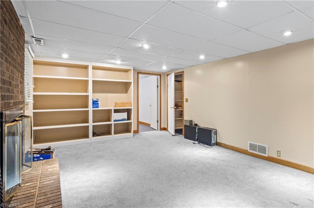 170 Queens Court Property Photo 32