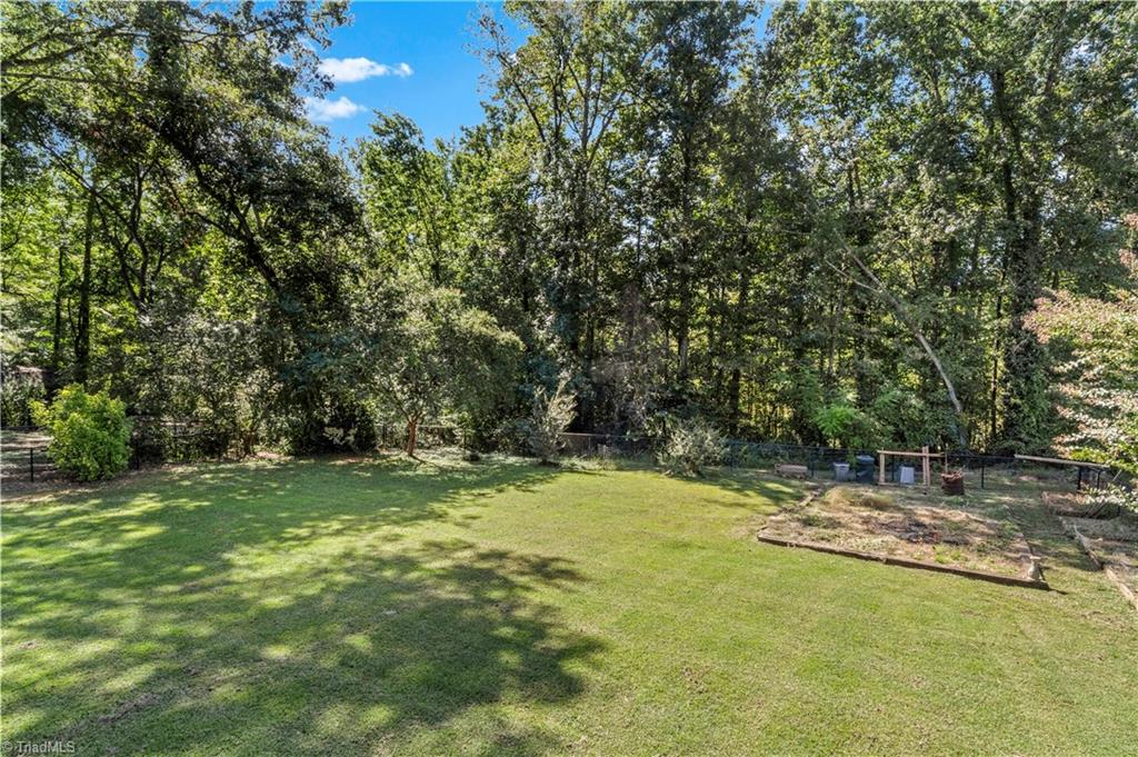 170 Queens Court Property Photo 37