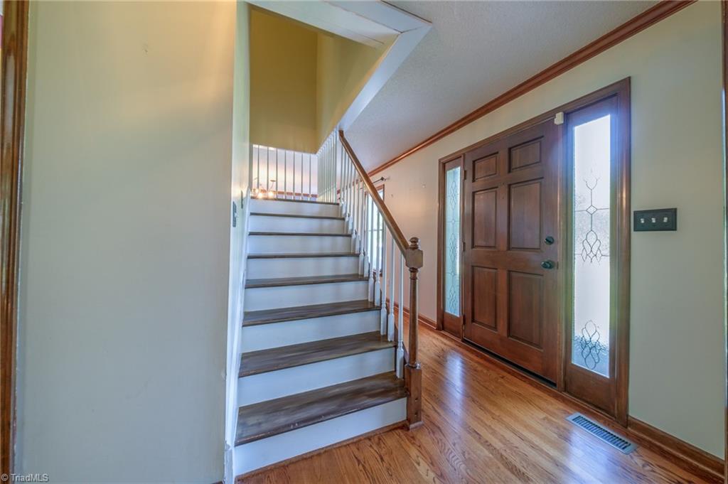5917 Hickory Grove Road Property Photo 4