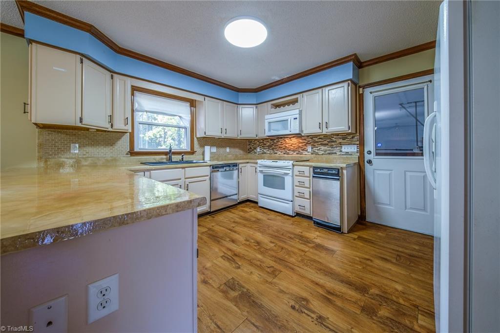 5917 Hickory Grove Road Property Photo 11