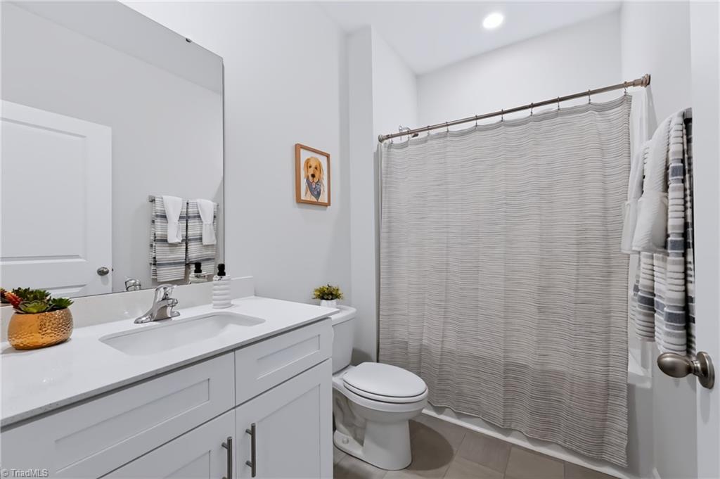664 Starfall Road Property Photo 11
