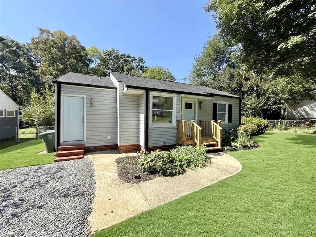 2735 Stratford Drive Property Photo 2