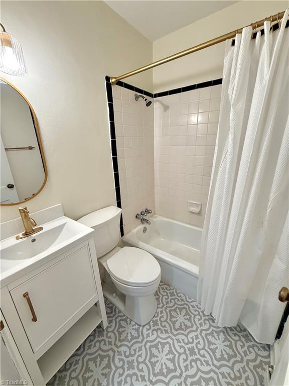 2735 Stratford Drive Property Photo 14