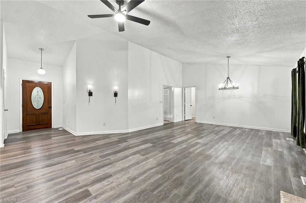 3122 Creekridge Drive Property Photo 5