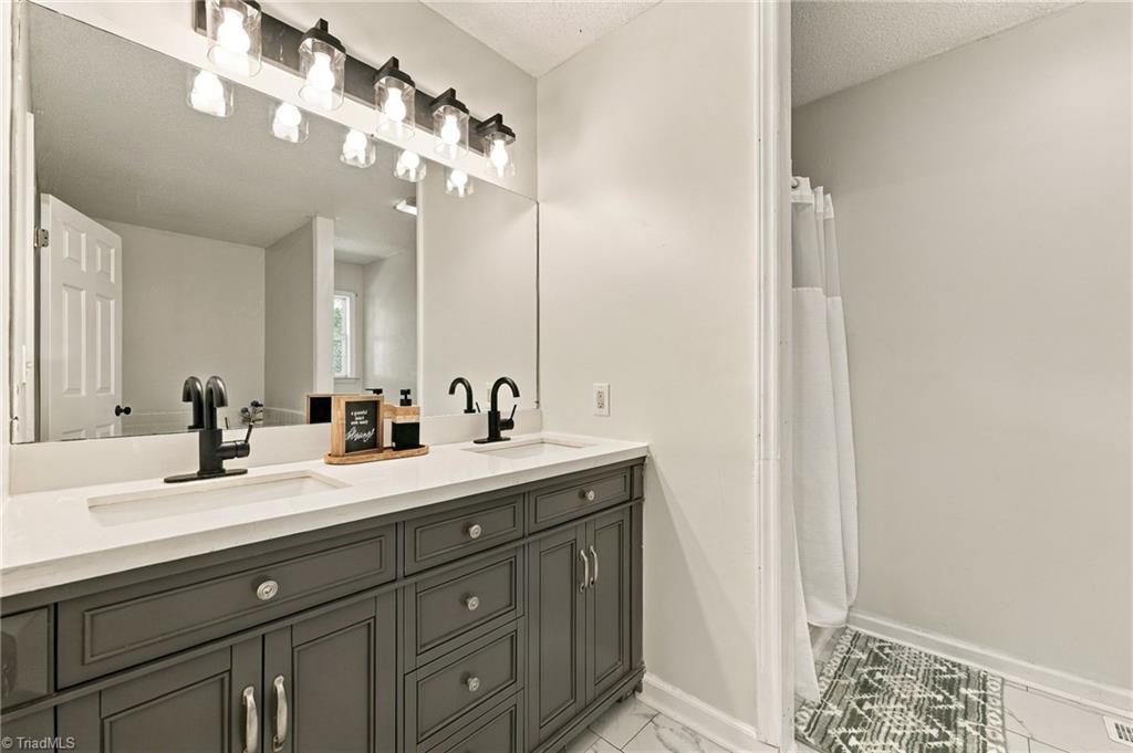 3122 Creekridge Drive Property Photo 11