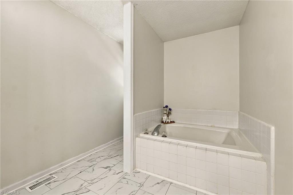 3122 Creekridge Drive Property Photo 12