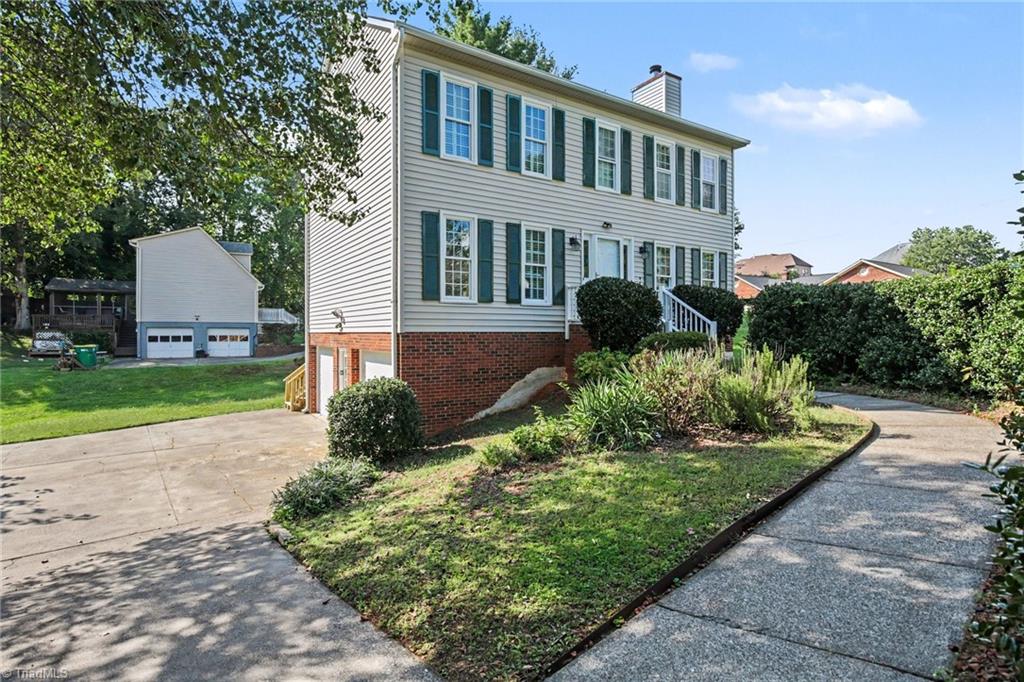 2500 Newington Court Property Photo 4
