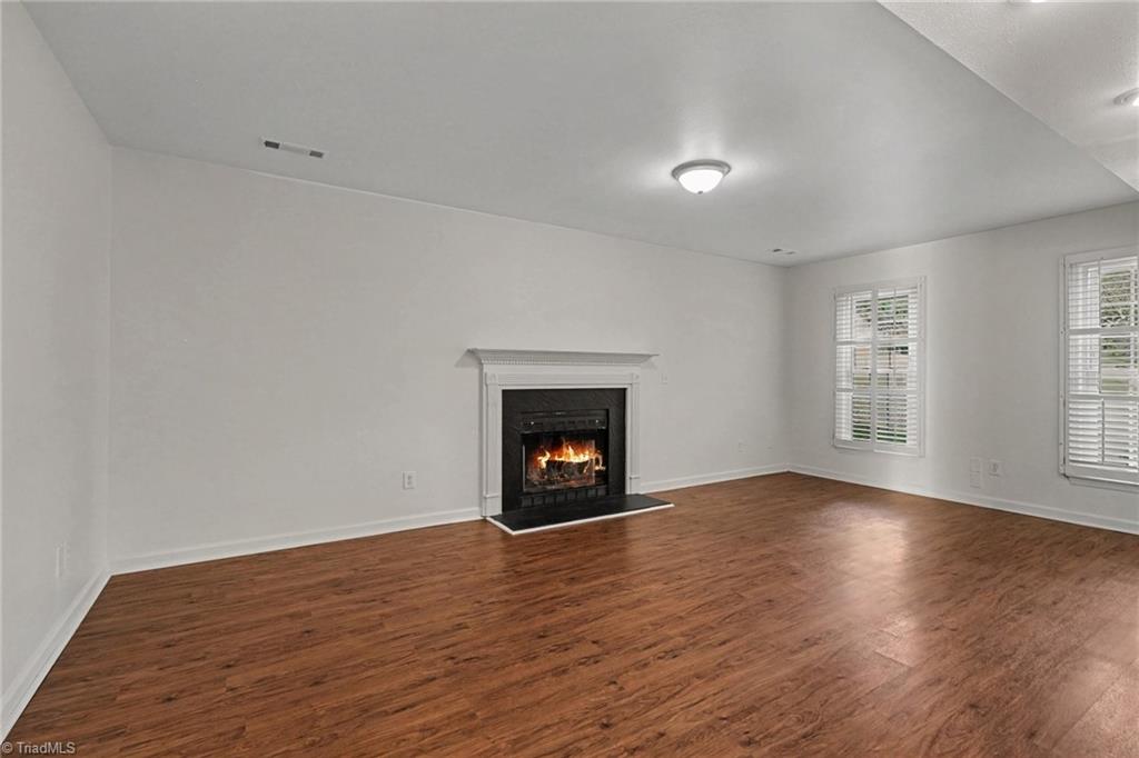 2500 Newington Court Property Photo 9