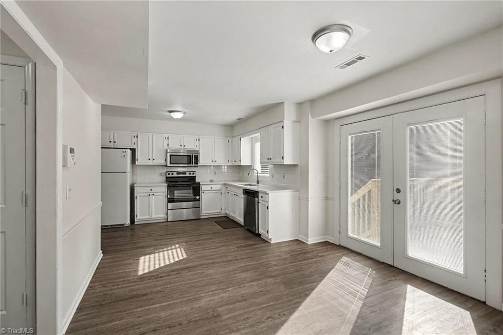 2500 Newington Court Property Photo 15