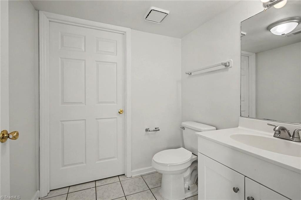 2500 Newington Court Property Photo 26