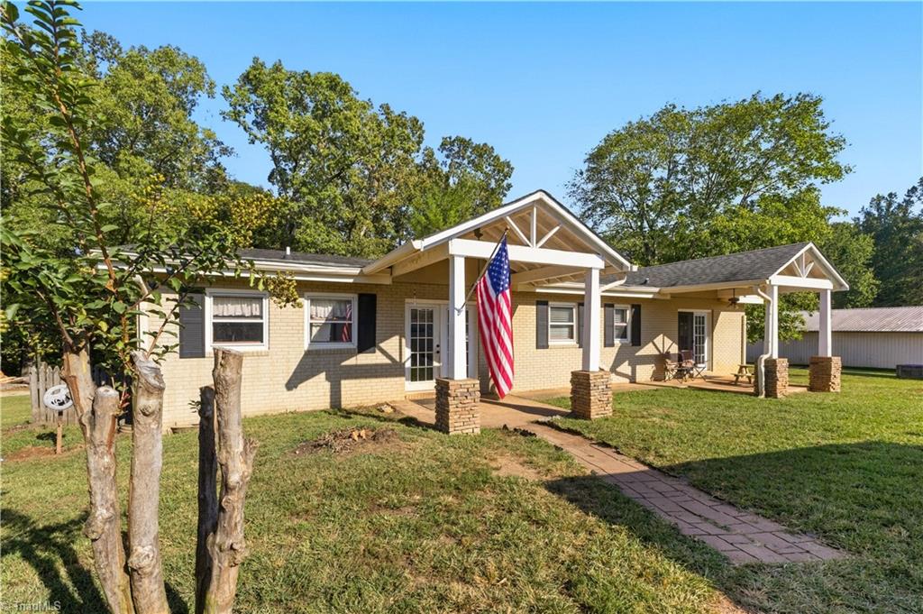638 Pineville Road Property Photo 3