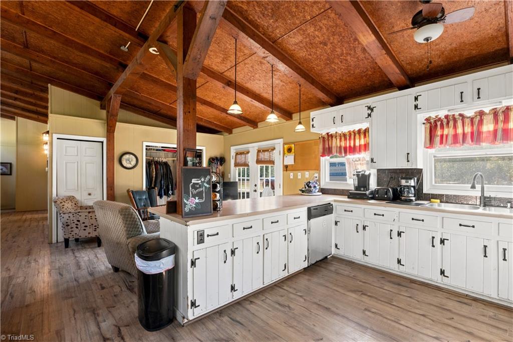 638 Pineville Road Property Photo 7