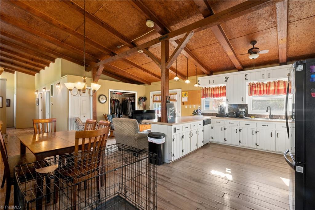 638 Pineville Road Property Photo 9