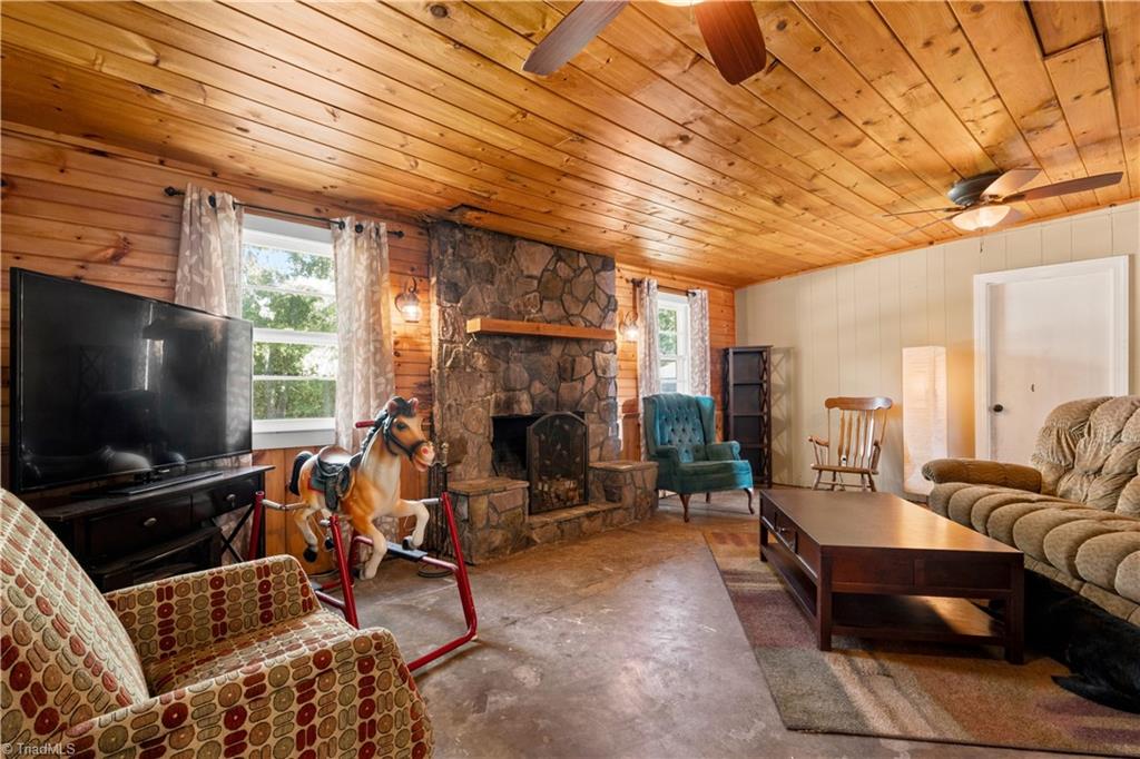 638 Pineville Road Property Photo 15