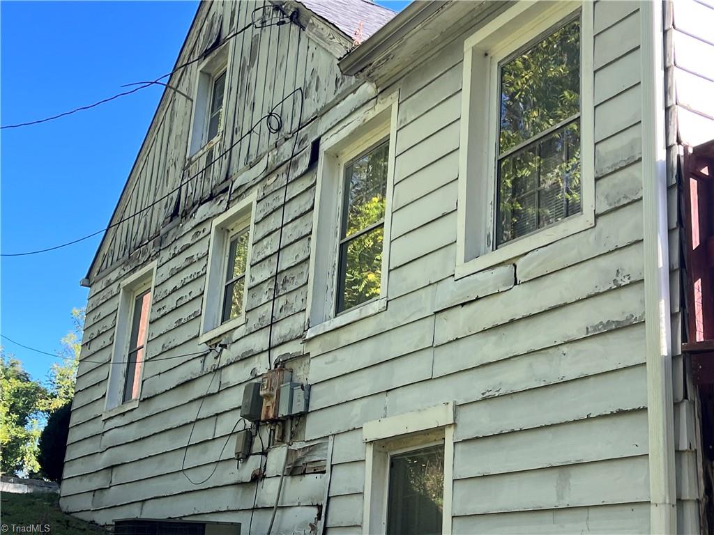 342 Moore Avenue Property Photo 10
