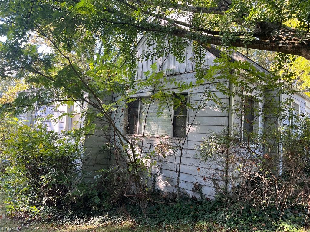 342 Moore Avenue Property Photo 11