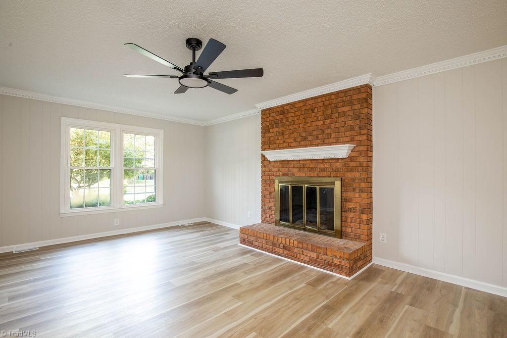 4302 Oak Hollow Drive Property Photo 3