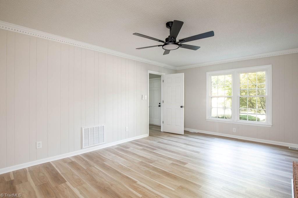 4302 Oak Hollow Drive Property Photo 4