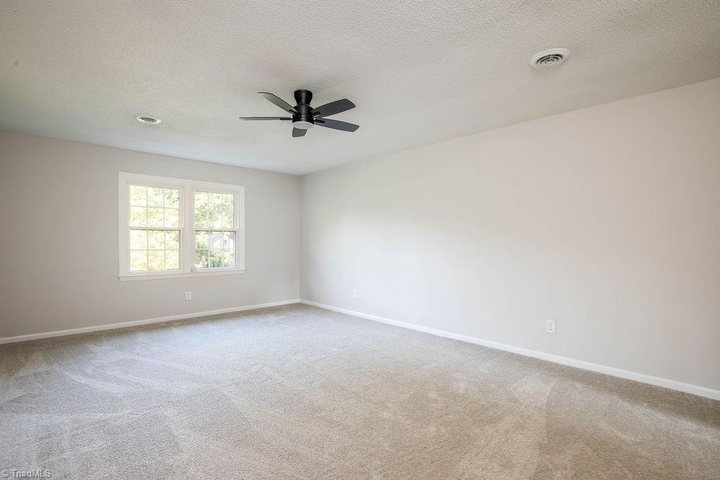 4302 Oak Hollow Drive Property Photo 14