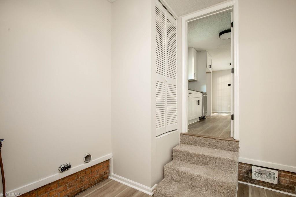 4302 Oak Hollow Drive Property Photo 23