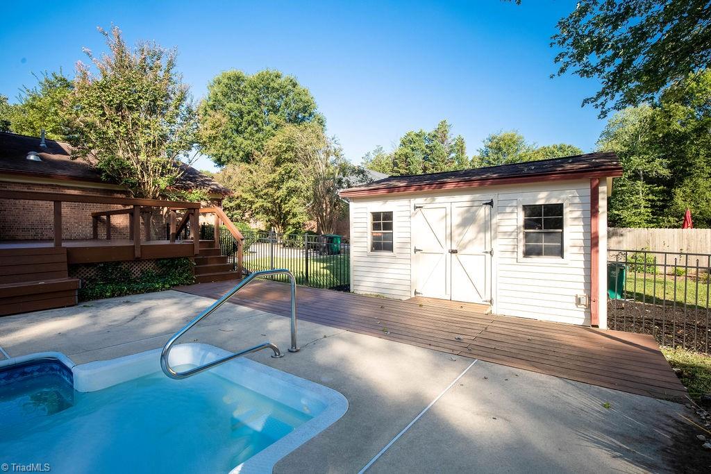 4302 Oak Hollow Drive Property Photo 29