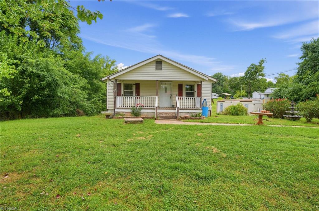 862 Country Club Drive Property Photo 1