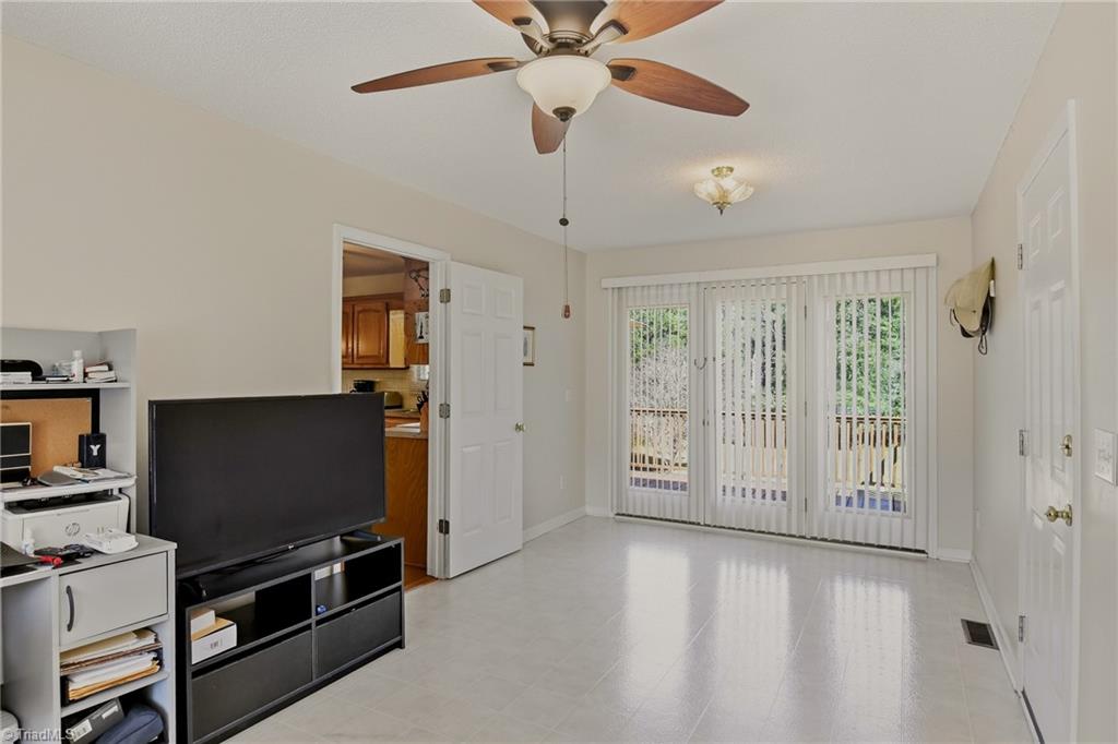 2301 Griffith Road Property Photo 12