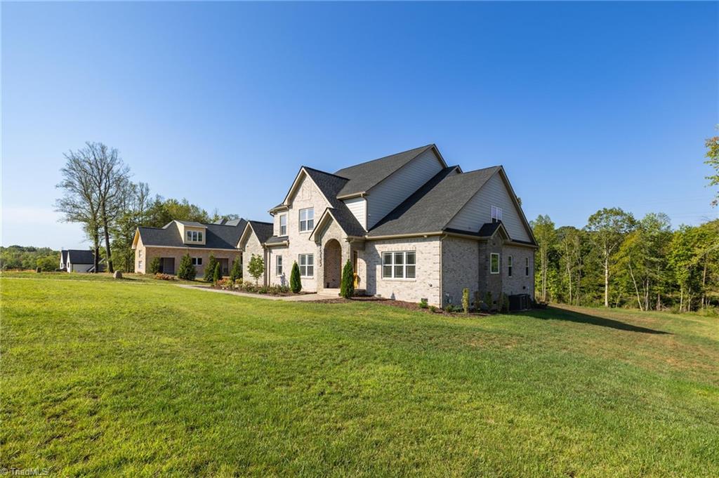 7533 Shadow Creek Drive Property Photo 3