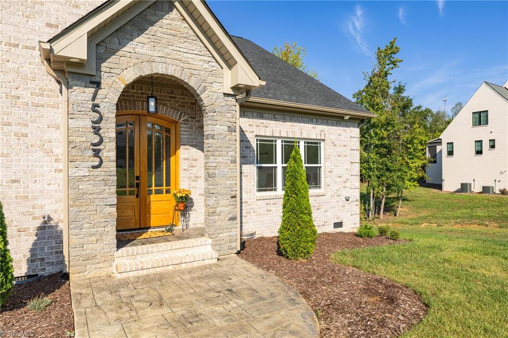 7533 Shadow Creek Drive Property Photo 4