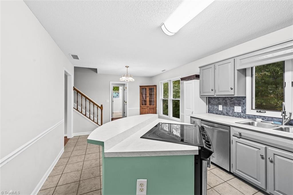 203 Weaver Street Property Photo 8