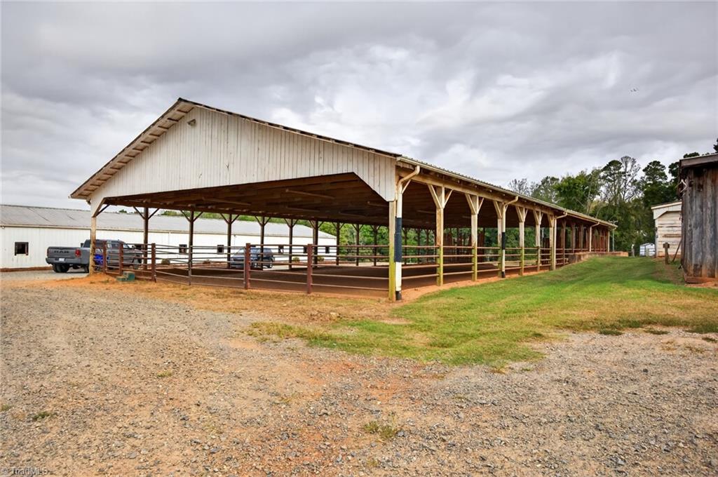 5734 Ogburn Stables Road Property Photo 10