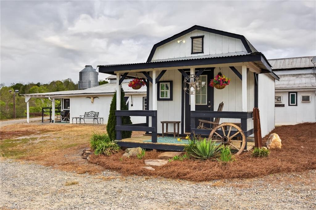 5734 Ogburn Stables Road Property Photo 11