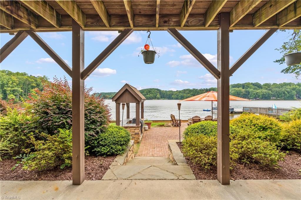161 Abbotts Court Property Photo 39