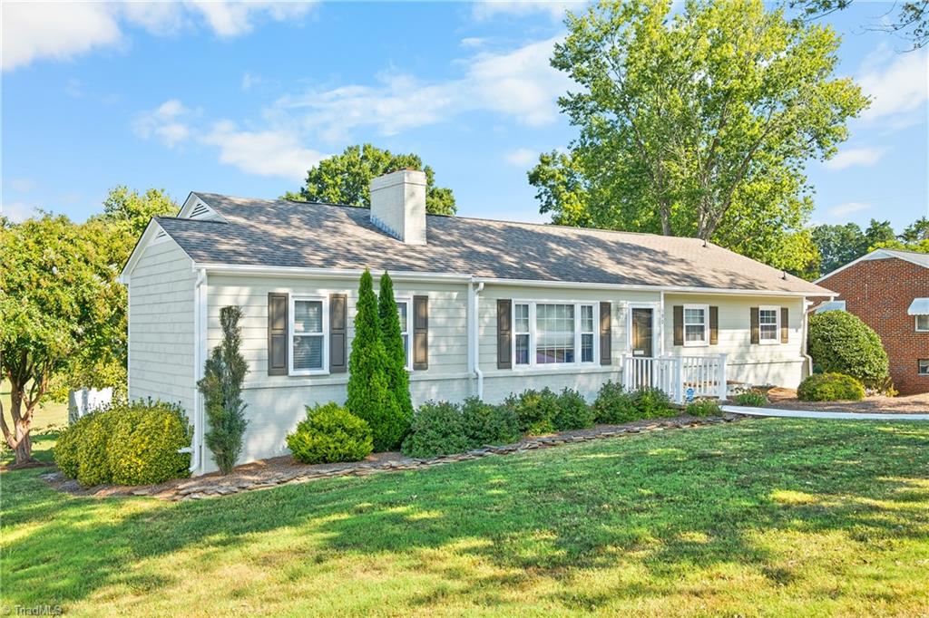 590 N Peace Haven Road Property Photo 1
