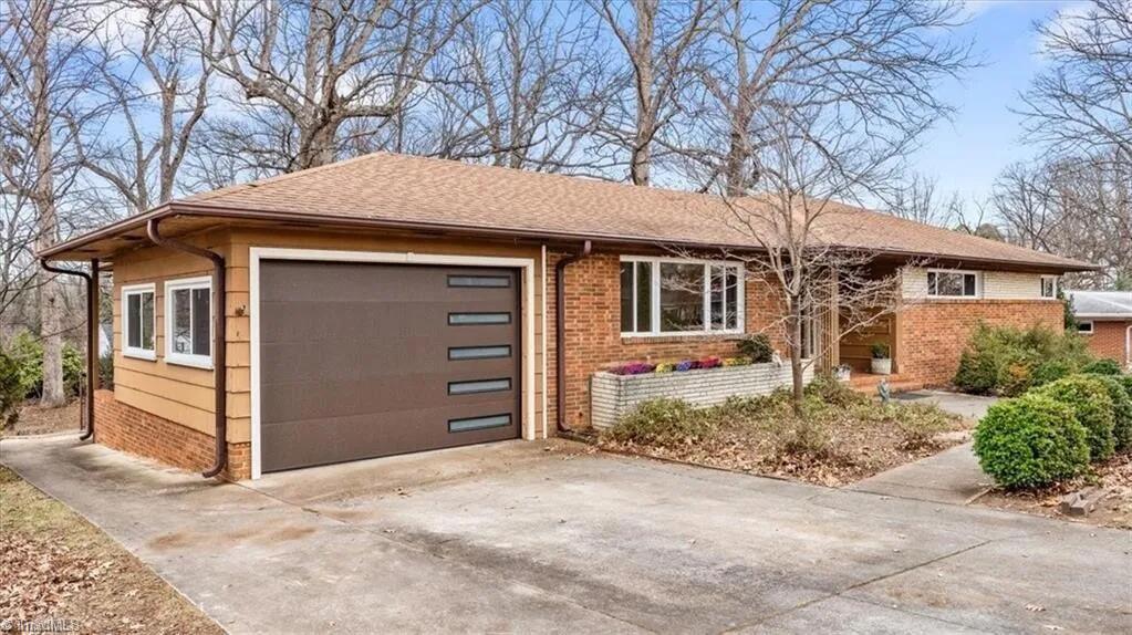2216 W Cone Boulevard Property Photo 1