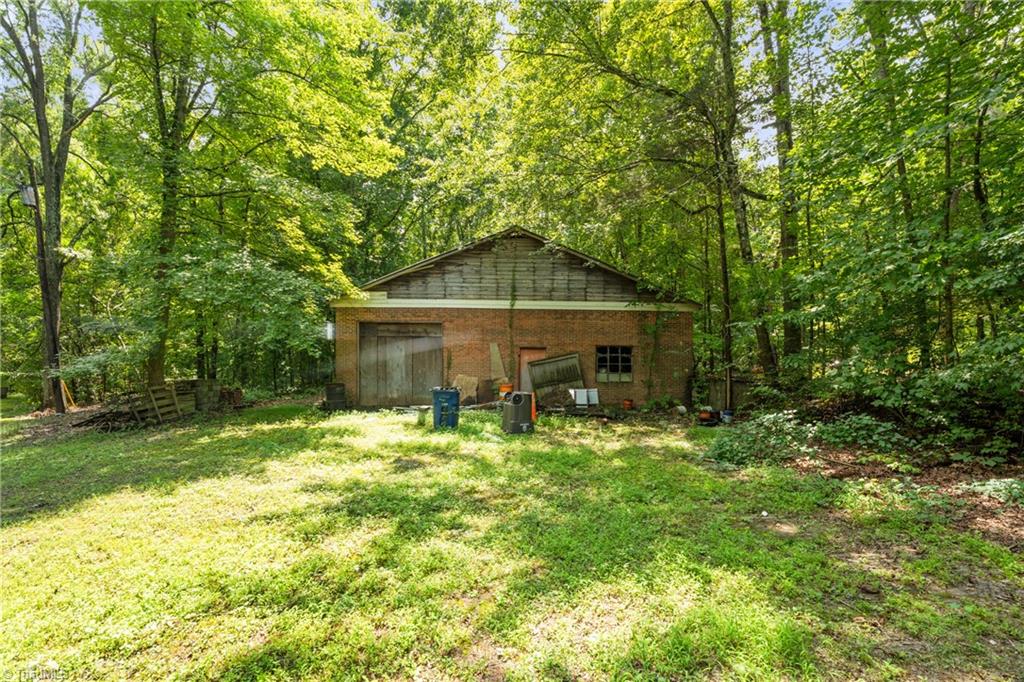 955 Valleystream Road Property Photo 16